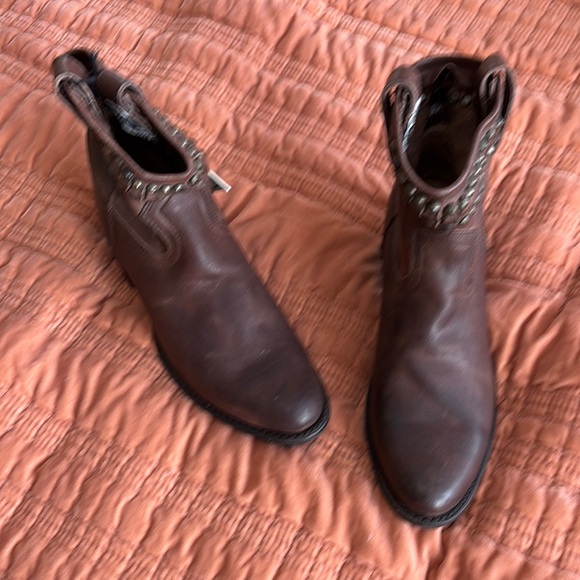 Frye Brown studded Billy Bootie Size 8 - Picture 8 of 8